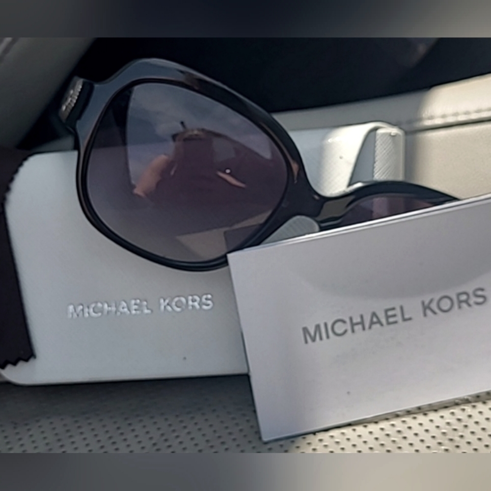 Michael Kors Black ladies sunglasses w/case